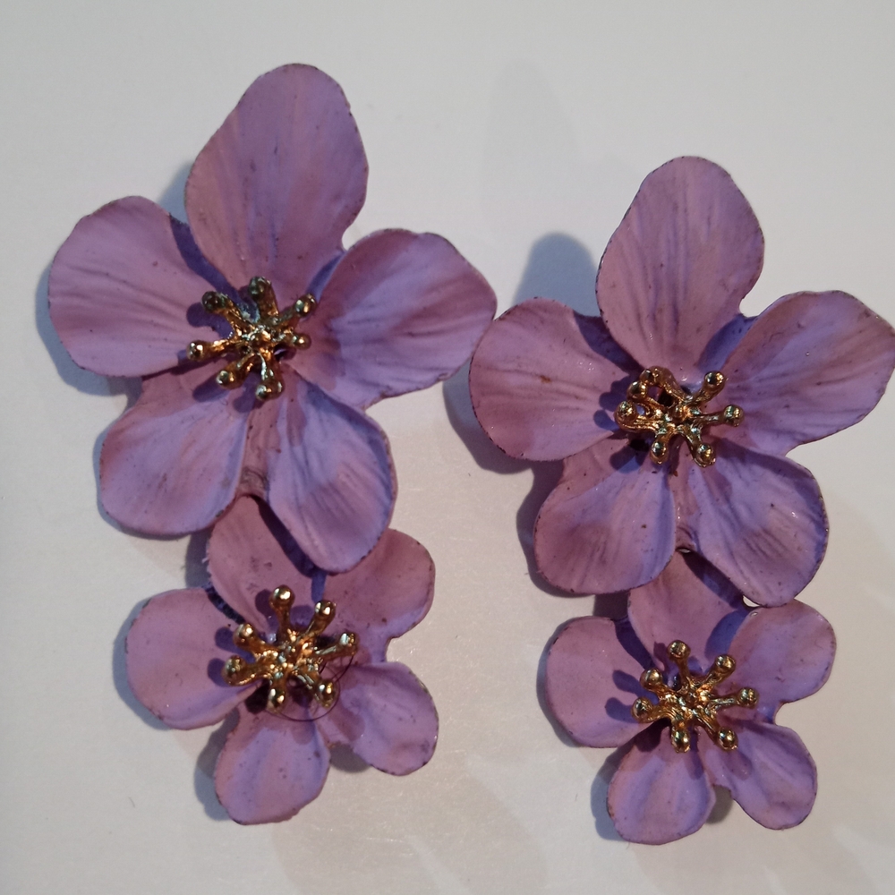 VTG Beautiful Studded Lavender Gold Tone Hanging Attached 2 Flower Earrings